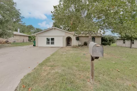 806 Zahara St, Bowie, TX 76230