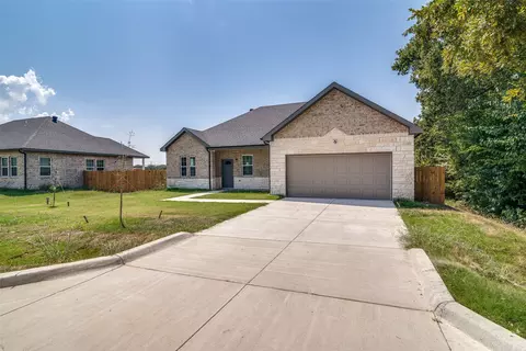 701 Lakeland Dr, West Tawakoni, TX 75474