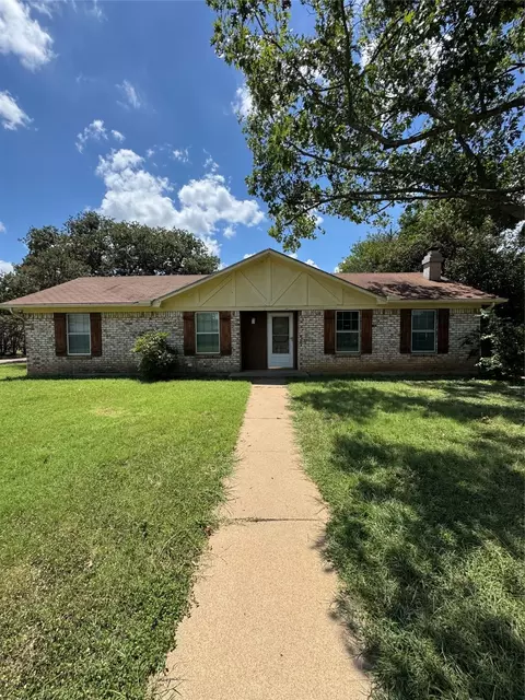 210 Susanna St, Lacy Lakeview, TX 76705