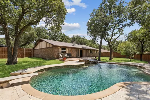7701 Briarridge Ct, North Richland Hills, TX 76182