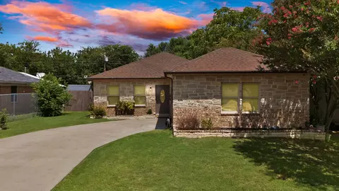 829 Lexington Dr, Lancaster, TX 75134