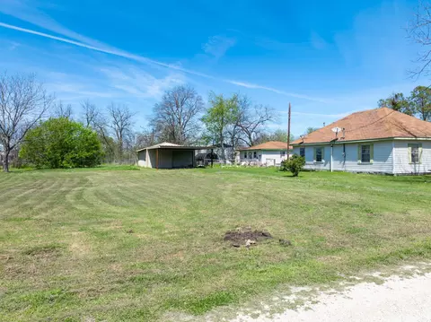 509 Navarro Ave, Mart, TX 76664 photo 3