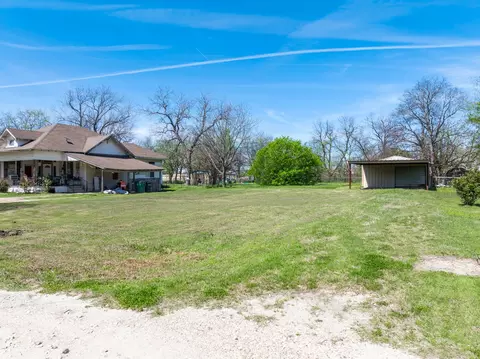 509 Navarro Ave, Mart, TX 76664 photo 2