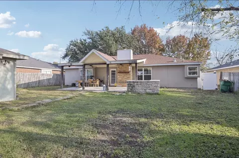 7813 Creek Wood Dr, Rowlett, TX 75089