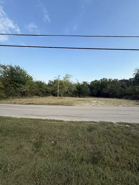 125 Avondale Ave, Azle, TX 76020