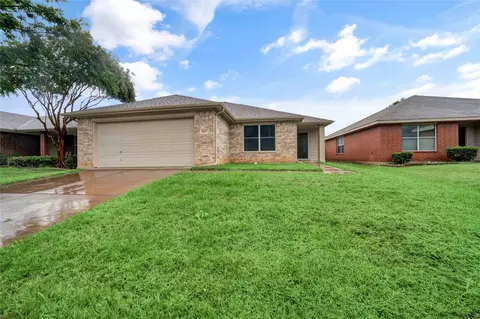 2817 Maegen Cir, Fort Worth, TX 76112