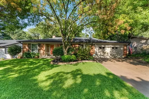 728 Kentwood Cir, Bedford, TX 76021