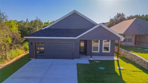 2408 Beverly Dr, Granbury, TX 76048