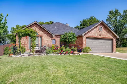 944 Brown Crest Rd, Burleson, TX 76028