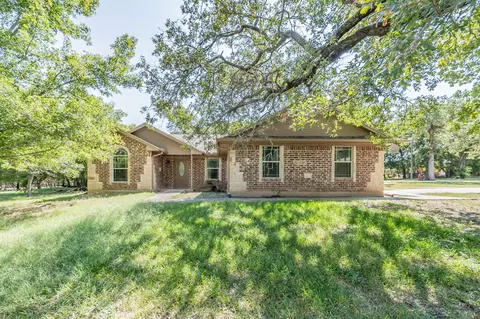 110 Pleasant Oaks Ln, Springtown, TX 76082