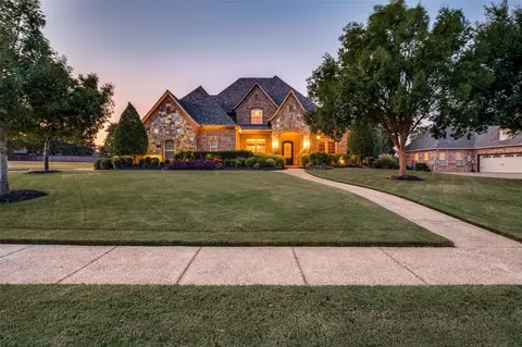 1157 Falcon Ridge Dr, Kennedale, TX 76060