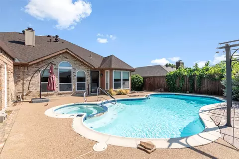 622 Meadowcrest Dr, Highland Village, TX 75077