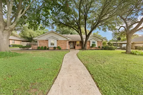 907 Stonelake Dr, Cleburne, TX 76033
