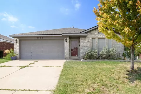 1900 Cedar Tree Dr, Fort Worth, TX 76131