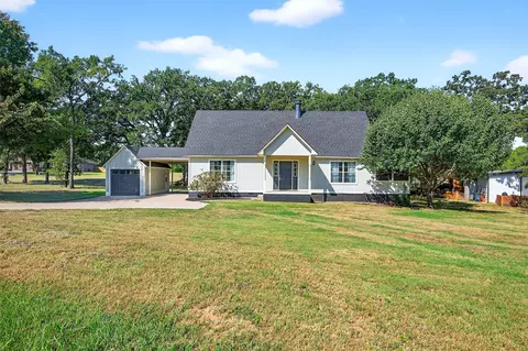 101 Kiowa Dr S, Lake Kiowa, TX 76240