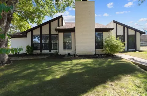 1115 Derbyshire Pl, Carrollton, TX 75007