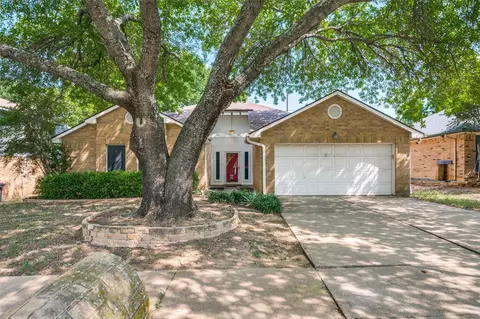 7017 Hawaii Ln, Arlington, TX 76016