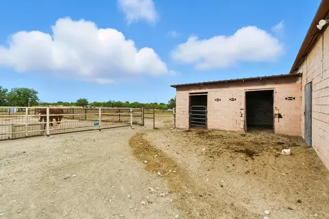 Exterior - 14701 Highway 16 S, Comanche, TX 76442 photo 3 of 6