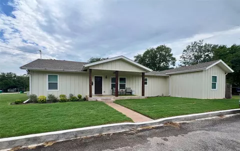 302 S Crockett, Henrietta, TX 76365