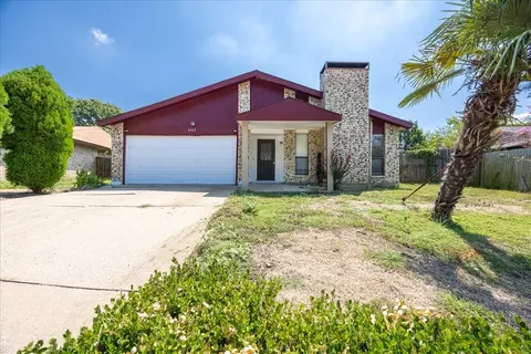 3503 Green Hill Dr, Arlington, TX 76014