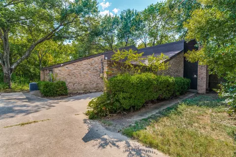 512 Spinner Rd, Desoto, TX 75115