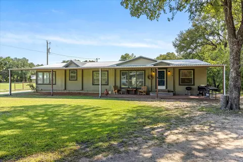 901 Coke Ct, Granbury, TX 76048