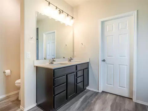 Bath - 3020 Keathley Dr, Lorena, TX 76655 photo 3 of 3