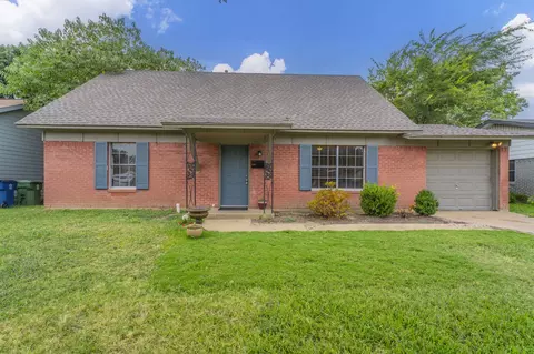 1131 Pebblebrook Dr, Lewisville, TX 75067