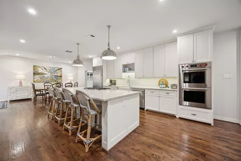 7042 Prestonshire Ln, Dallas, TX 75225