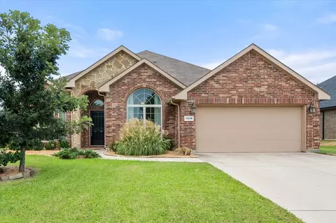 1046 Cydnie St, Kennedale, TX 76060