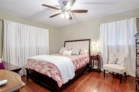 Bedroom - 708 Commerce St, Euless, TX 76040 photo 4 of 5