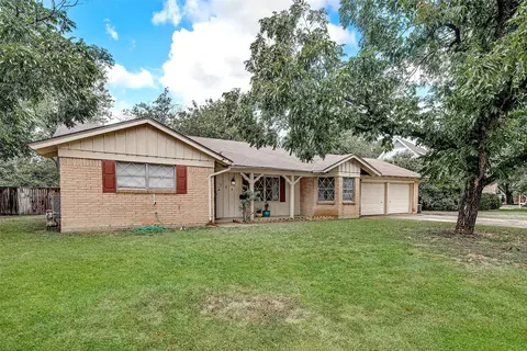 708 Commerce St, Euless, TX 76040