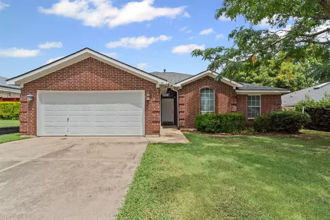 7109 Lost Horizon Dr, Benbrook, TX 76126