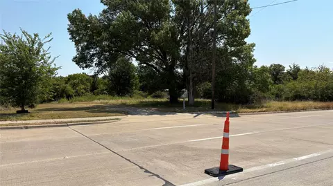 4560 N University Hills Blvd, Lancaster, TX 75134