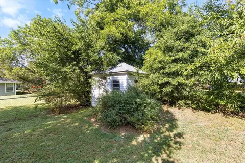 Exterior - 724 E Main St, Pilot Point, TX 76258 photo 4 of 4