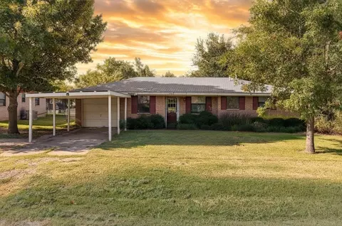 724 E Main St, Pilot Point, TX 76258