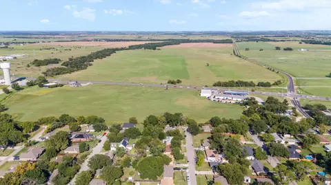 View/Area - 724 E Main St, Pilot Point, TX 76258 photo 7 of 7