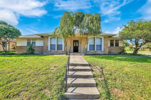 730 Woodcastle Dr, Garland, TX 75040