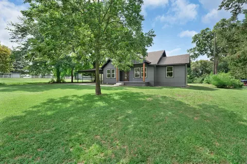 104 Mockingbird St, Ector, TX 75439