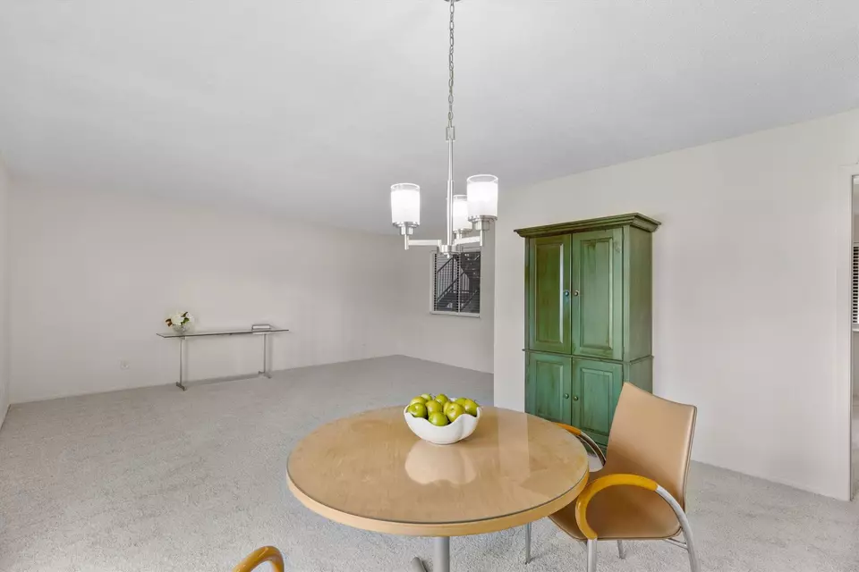 Dining - 5935 Harvest Hill Rd #1096, Dallas, TX 75230 photo 2 of 3