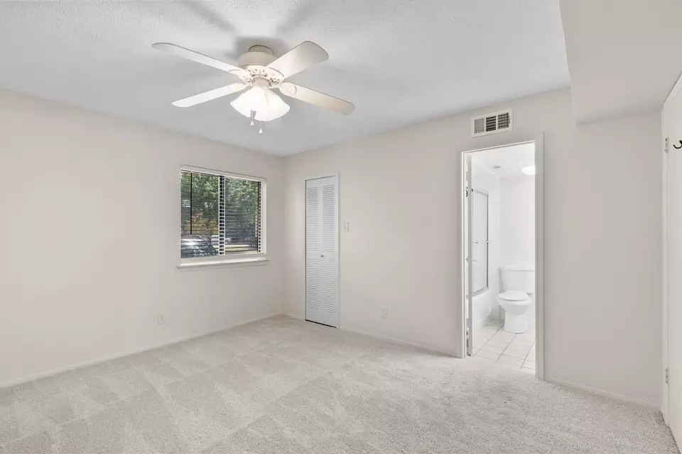 Bedroom - 5935 Harvest Hill Rd #1096, Dallas, TX 75230 photo 1 of 2