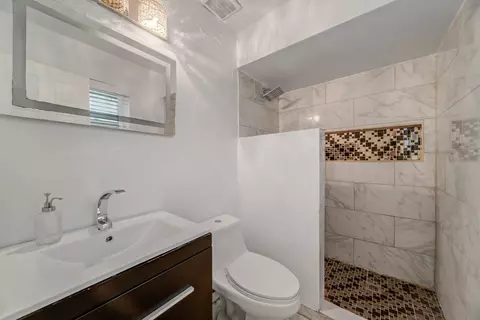 Bath - 1101 Irwin Dr, Hurst, TX 76053 photo 1 of 2