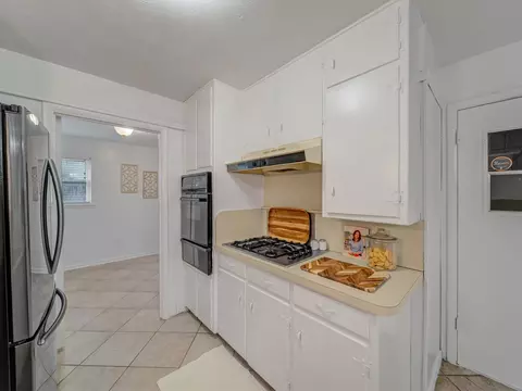 Kitchen - 1101 Irwin Dr, Hurst, TX 76053 photo 3 of 3