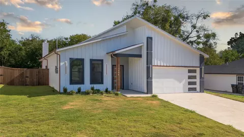 1304 Hemphill St, Greenville, TX 75401