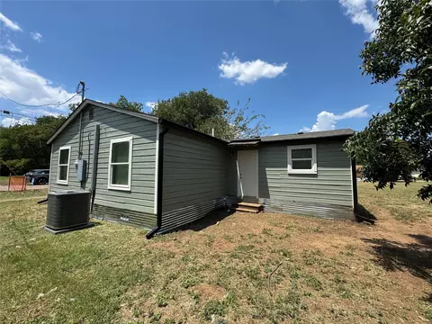 Exterior - 306 Pullen St, Mcgregor, TX 76657 photo 4 of 5