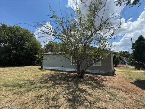 Exterior - 306 Pullen St, Mcgregor, TX 76657 photo 2 of 5
