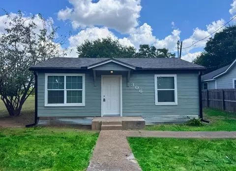 306 Pullen St, Mcgregor, TX 76657