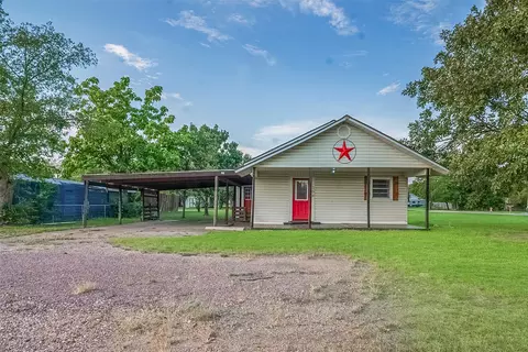 306 N Front St, Savoy, TX 75479