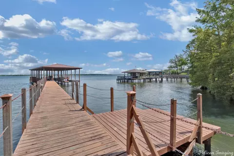 5617 S Lakeshore Dr, Shreveport, LA 71119