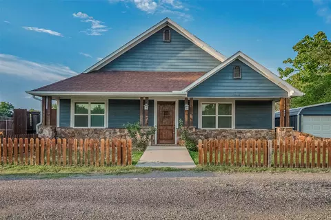 302 N Front St, Savoy, TX 75479